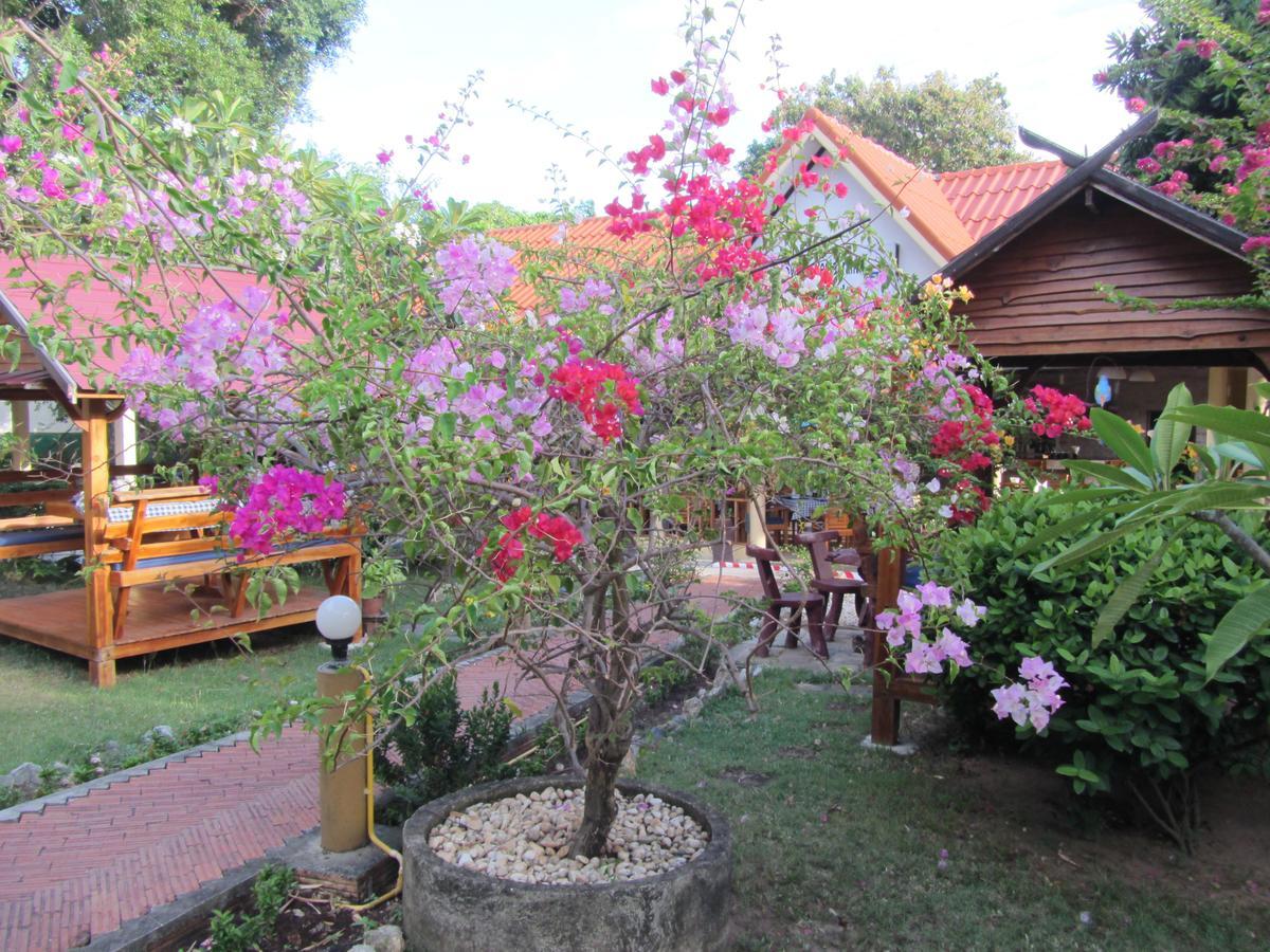 Flower Paradise Bungalows & Swiss Restaurant Roestiland Ламаи-Бич Экстерьер фото